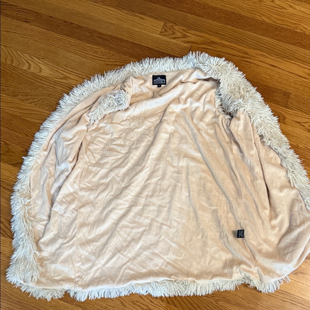 Angie Cream Fuzzy Vest - Picture 3 of 4